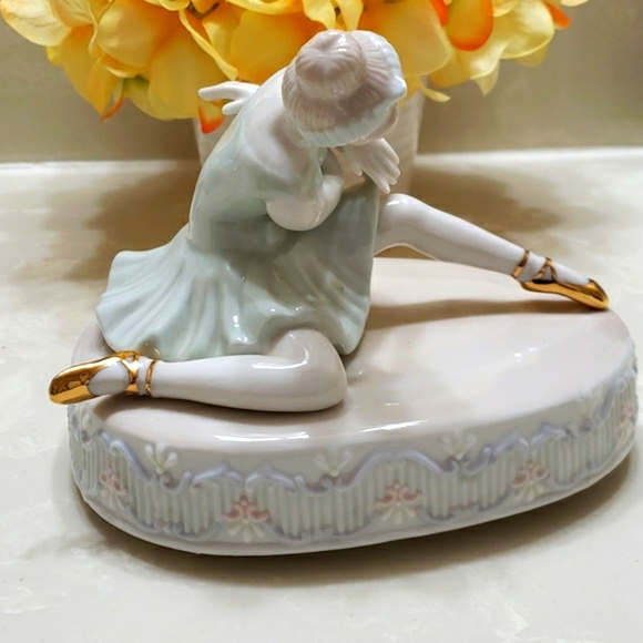 Collectible Porcelain Light Green, Gold, Ballerina, Music Box - Picture 5 of 11